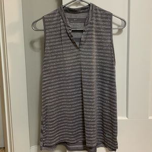 Women’s NIKE golf sleeveless polo, size L